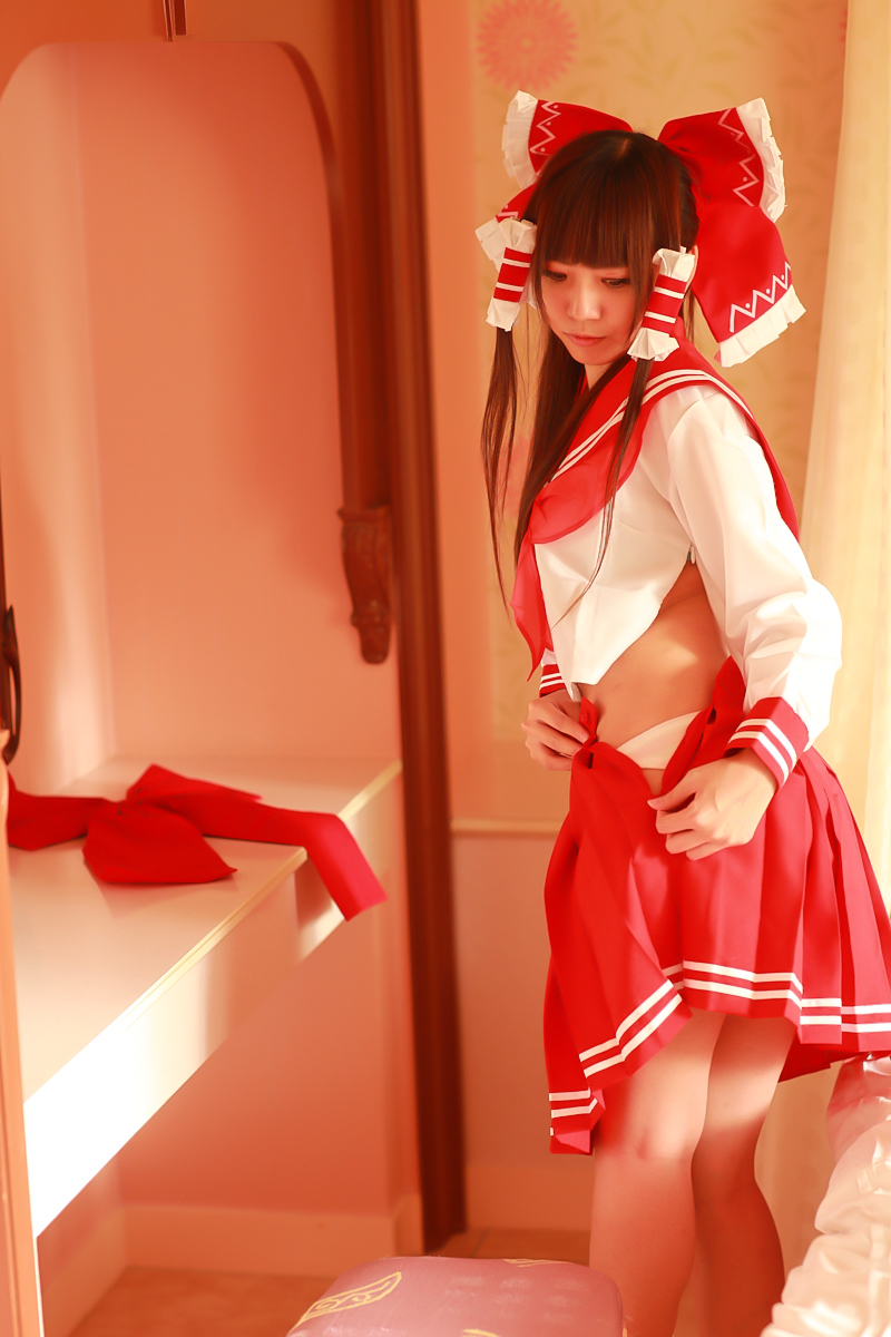 [Cosplay] Reimu Hakurei with dildo and toys - Touhou Project Cosplay 2